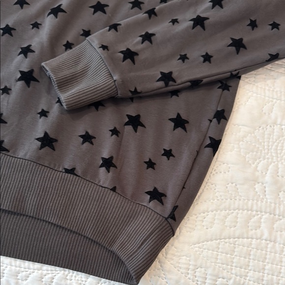 Gray Star Pattern Sweater - Picture 4 of 5